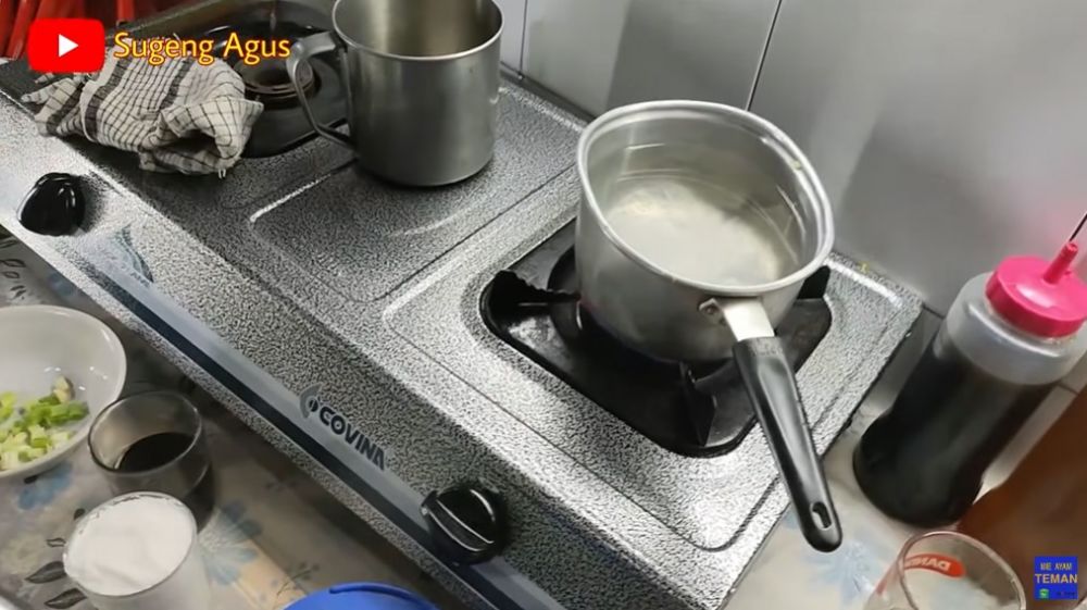 5 Cara bikin kecap asin mi ayam khas pedagang keliling, pakai 3 bahan