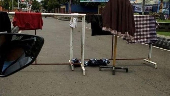 benda nggak lazim di jalan © berbagai sumber