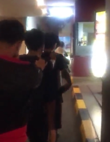 potret nyeleneh orang pesan makanan drive thru © berbagai sumber potret nyeleneh orang pesan makanan drive thru © berbagai sumber