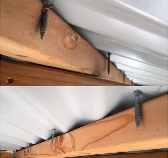 tingkah nyeleneh tukang asal kerja © berbagai sumber tingkah nyeleneh tukang asal kerja © berbagai sumber