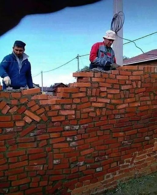 tingkah nyeleneh tukang asal kerja © berbagai sumber tingkah nyeleneh tukang asal kerja © berbagai sumber
