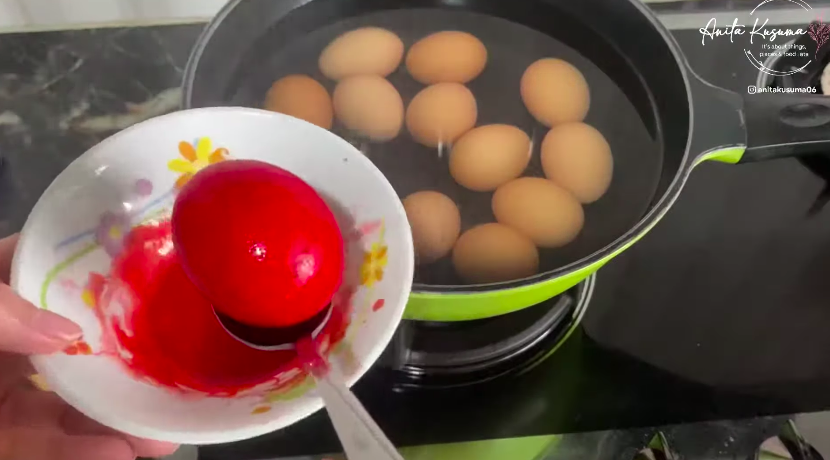 Trik bikin telur merah ulang tahun, cantik dan tidak lengket di tangan