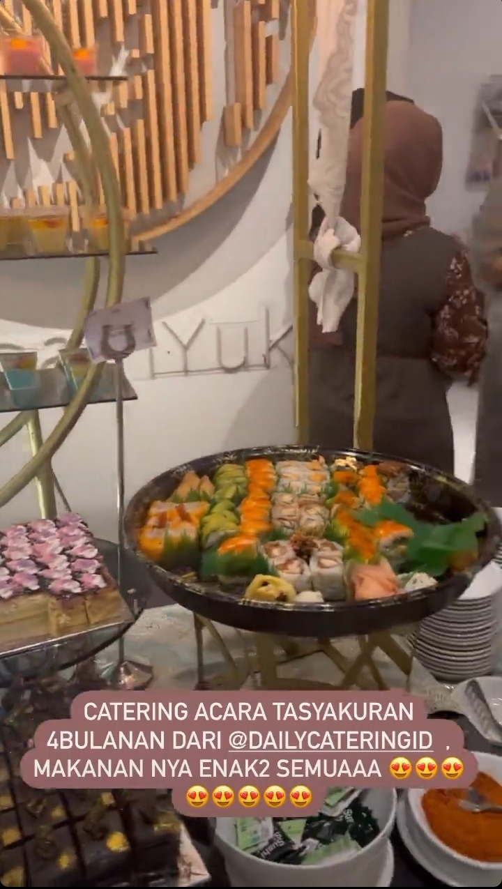 10 Hidangan 4 bulanan kehamilan Atries Angel mantan Chef Juna, komplet