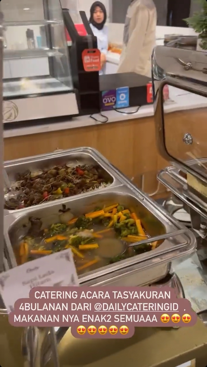 10 Hidangan 4 bulanan kehamilan Atries Angel mantan Chef Juna, komplet