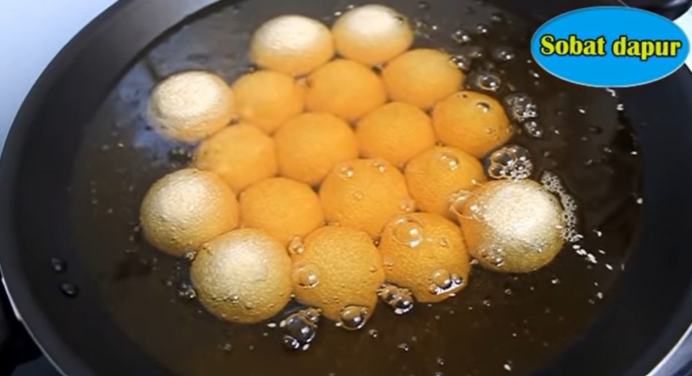 Trik menggoreng onde-onde antimeletus dan wijennya tak rontok