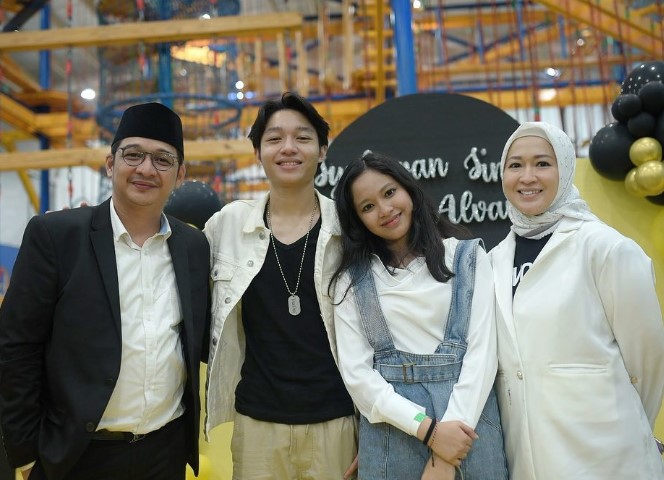 Ketegaran Keisha Alvaro Berbagai sumber Ketegaran Keisha Alvaro Berbagai sumber