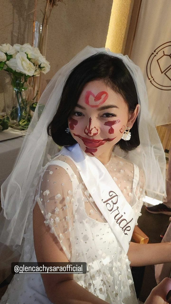 11 Momen kejutan bridal shower Glenca Chysara, didandani bak Joker