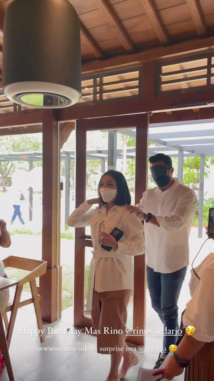 momen gisel beri kejutan ultah rino © instagram momen gisel beri kejutan ultah rino © instagram