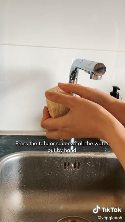 Trik agar tekstur tahu sutra kenyal seperti daging, mudah dimasak