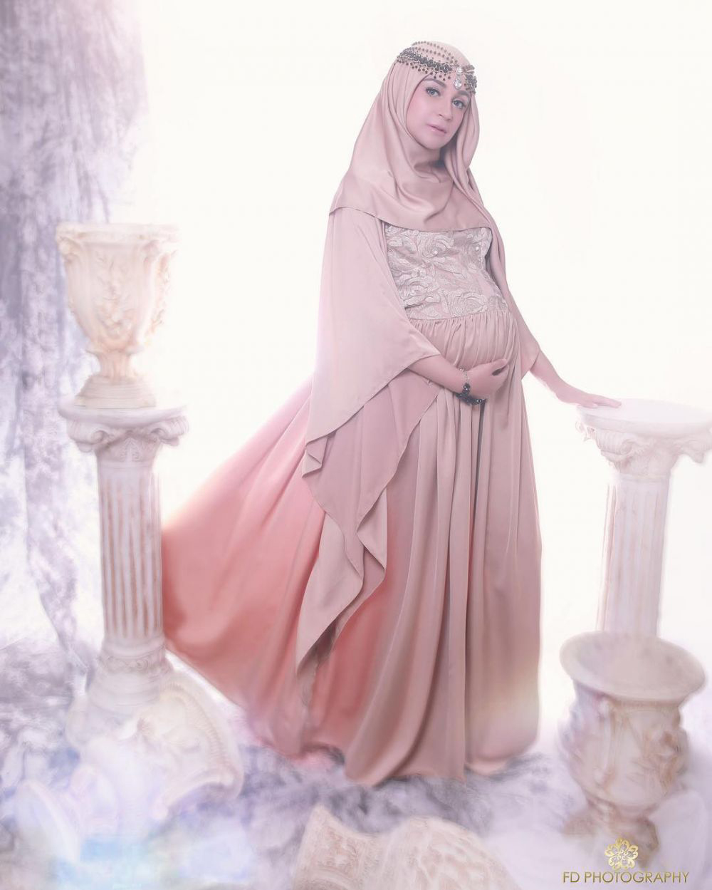 Foto maternity anak ke-2 9 pesinetron, Felicya Angelista bak pengantin