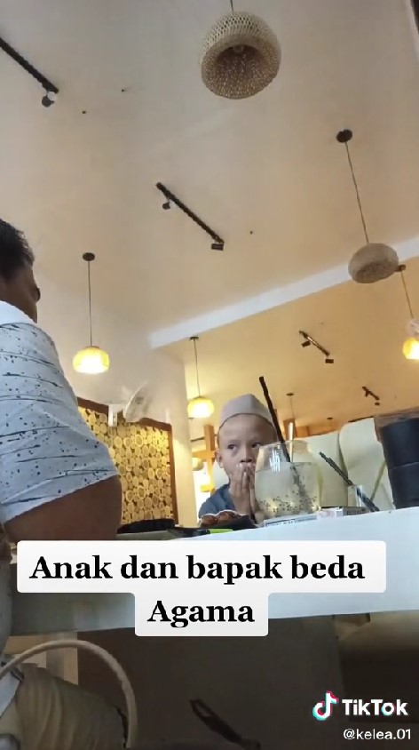 Bapak beda agama dengan anak TikTok/@kelea.01