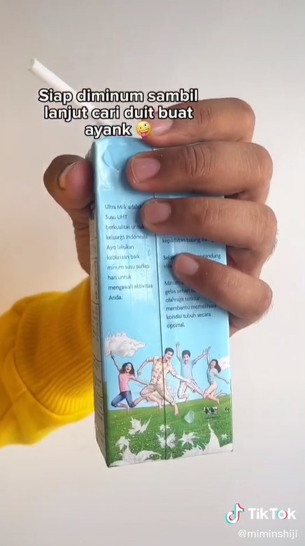 Cara unik menikmati kopi susu ini bikin hemat cucian gelas