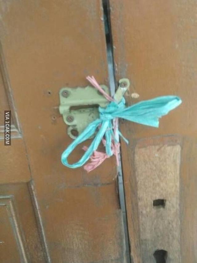 benda jadi kunci pintu ini ada aja © berbagai sumber benda jadi kunci pintu ini ada aja © berbagai sumber