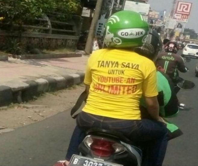 penumpang ojek online bajunya nyeleneh © berbagai sumber penumpang ojek online bajunya nyeleneh © berbagai sumber