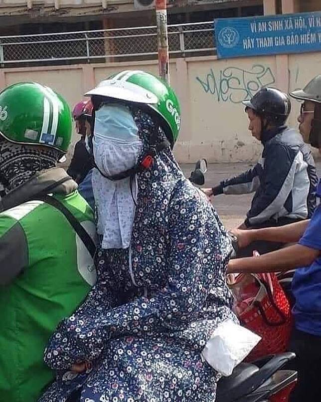 penumpang ojek online bajunya nyeleneh © berbagai sumber penumpang ojek online bajunya nyeleneh © berbagai sumber
