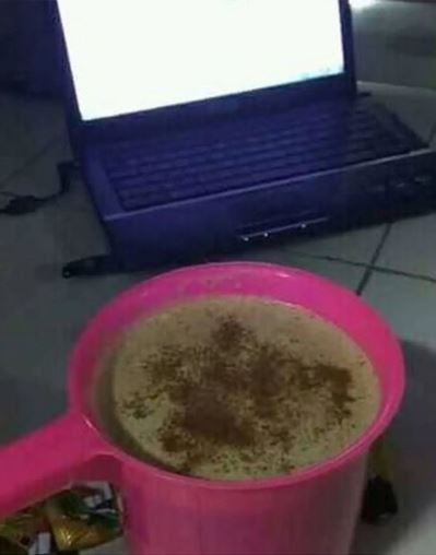 orang bikin minuman pakai wadah tak biasa © 2022 berbagai sumber