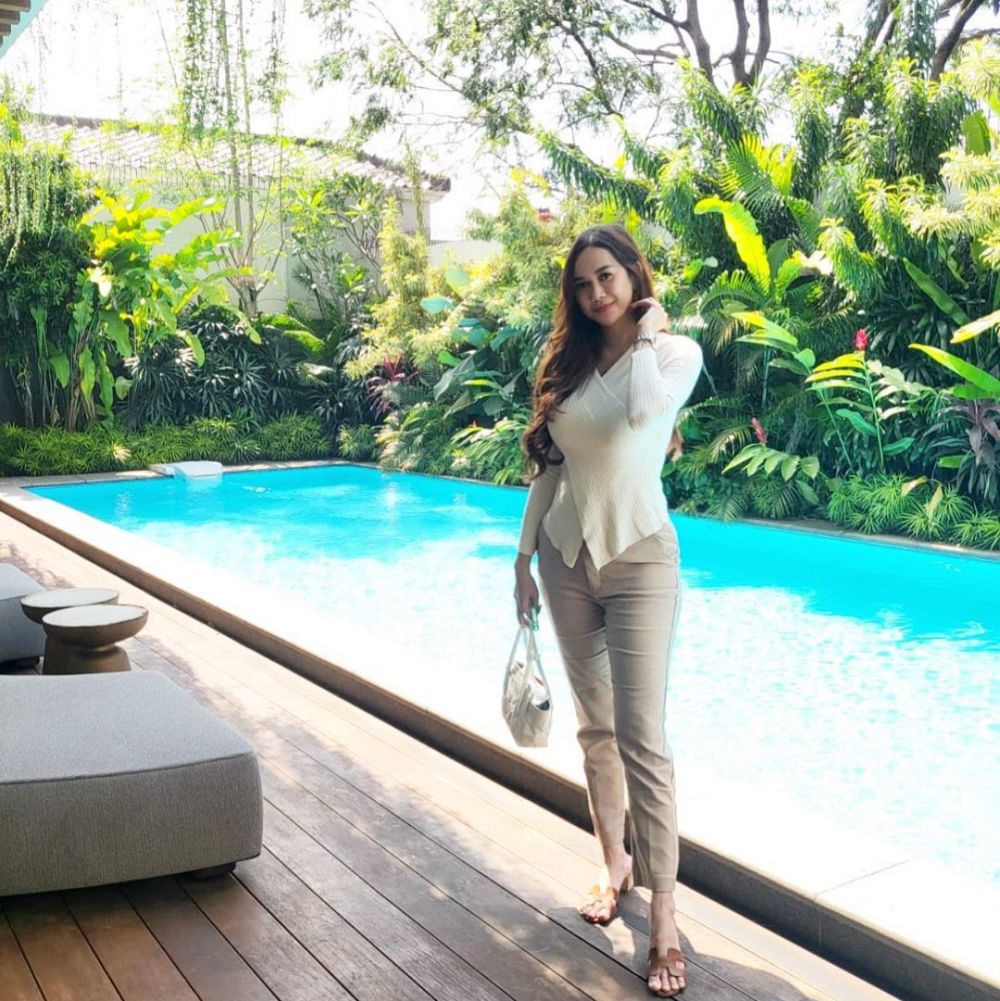 Single parent hot mama © 2022 Instagram 