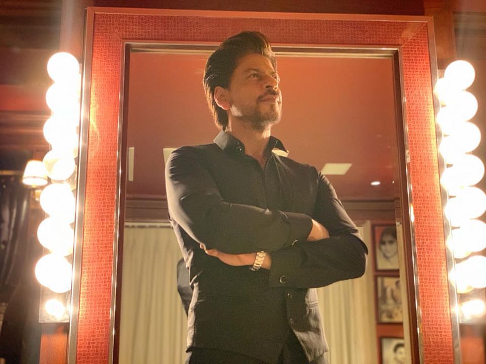 Awet muda di usia 57 tahun, intip 11 pesona Shah Rukh Khan