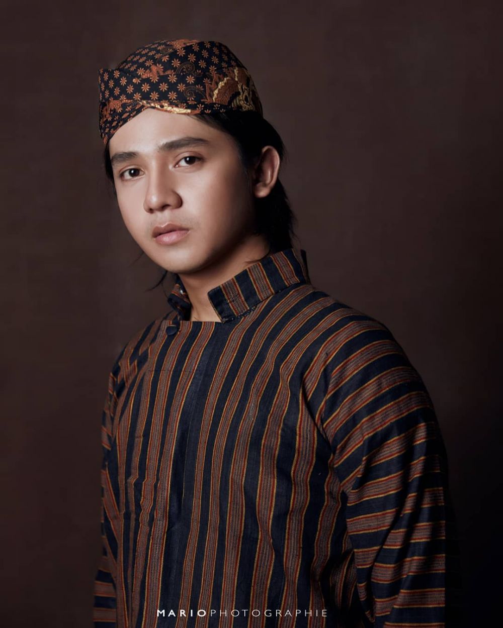 Gaya 12 aktor pakai baju Jawa, Bio One kenakan kebaya dan sanggul