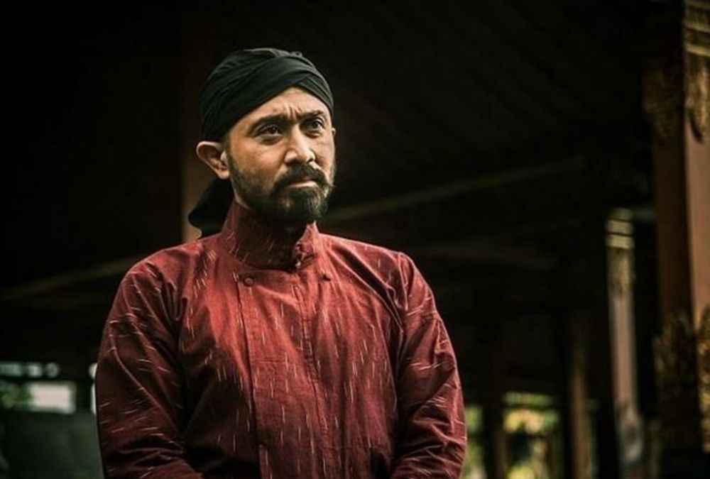 aktor pakai baju Jawa © Instagram