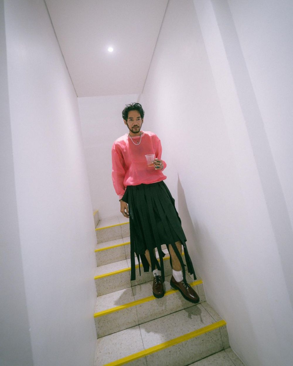 seleb pria kenakan genderless fashion © berbagai sumber seleb pria kenakan genderless fashion © berbagai sumber