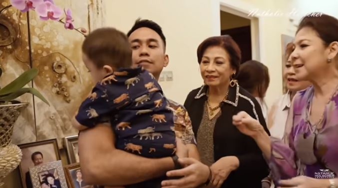 Momen Nathalie Holscher bawa Fariz ke keluarga © 2022 berbagai sumber
