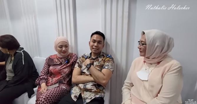 Momen Nathalie Holscher bawa Fariz ke keluarga © 2022 berbagai sumber