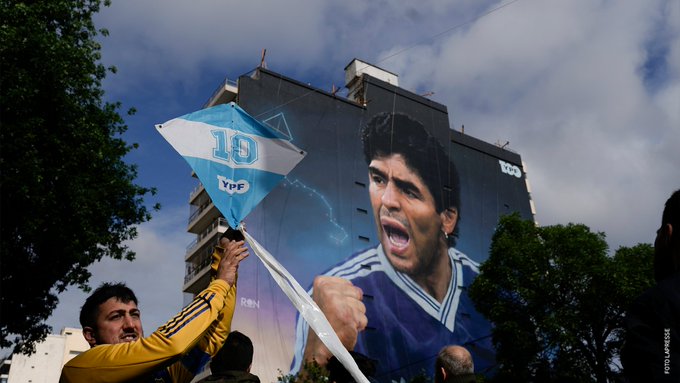 Kisah Maradona: Anak jalanan, teman mafia, hingga juara Piala Dunia