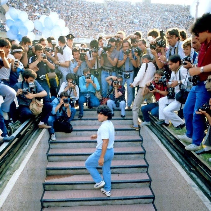 Kisah Maradona: Anak jalanan, teman mafia, hingga juara Piala Dunia