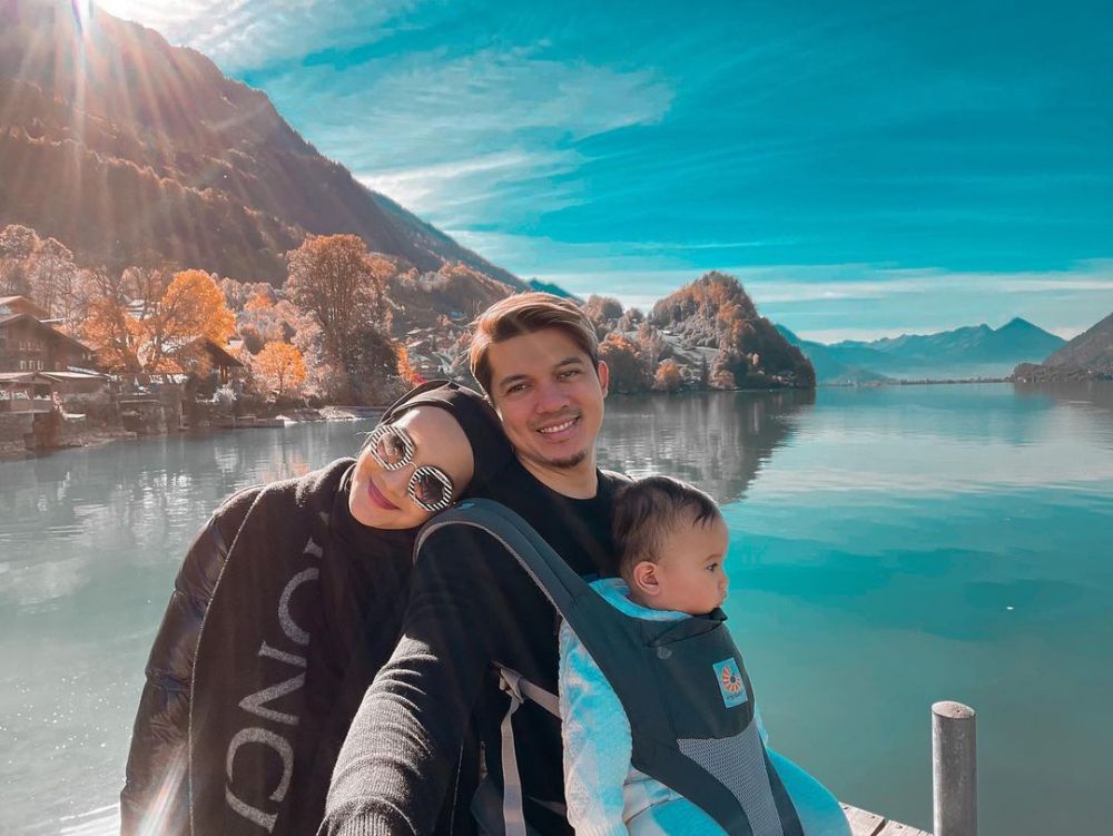 Gaya Zaskia Sungkar dan keluarga saat liburan Instagram