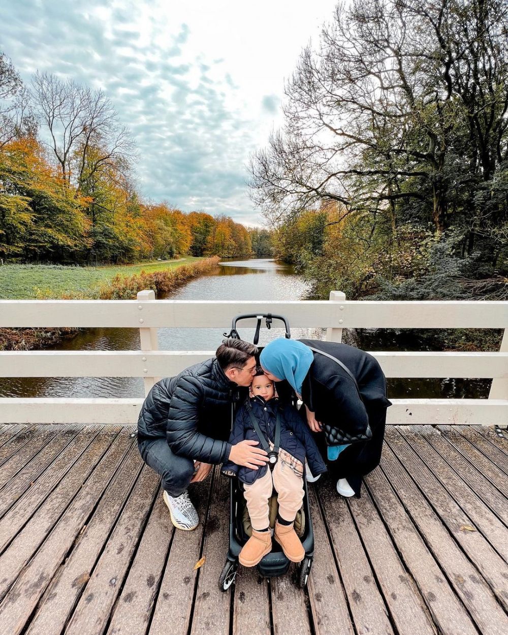 Gaya Zaskia Sungkar dan keluarga saat liburan Instagram