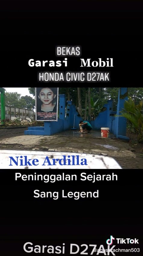 Penampakan terkini garasi mobil Nike Ardilla, berada di area pemakaman