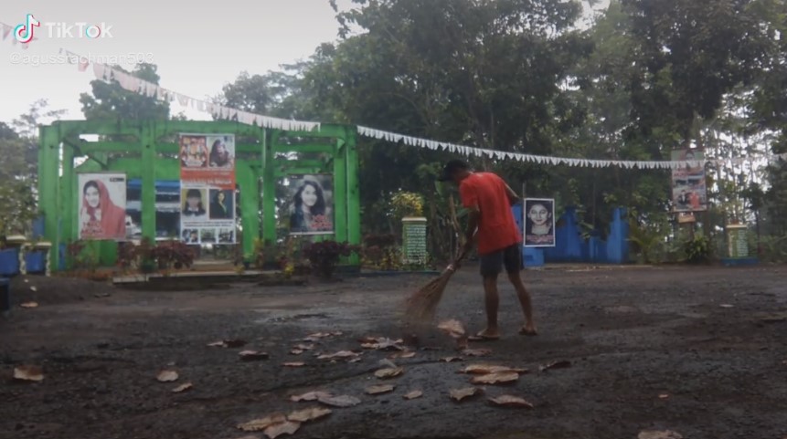 garasi mobil Nike Ardilla © berbagai sumber