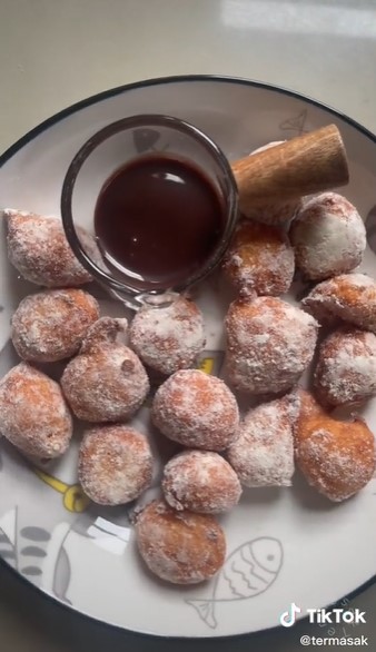 Cuma pakai 2 bahan, ini 5 cara bikin donat mini sederhana