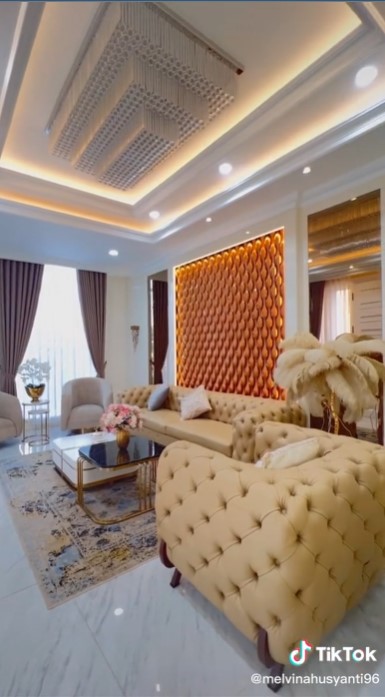 Wanita 25 tahun pamer rumah mewah © TikTok