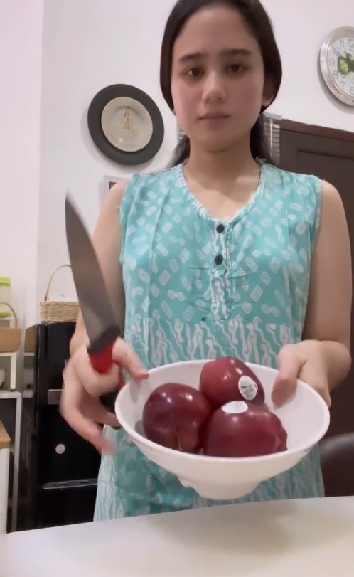 9 Buah ini rutin dikonsumsi Tissa Biani, jaga kulit sehat dan glowing