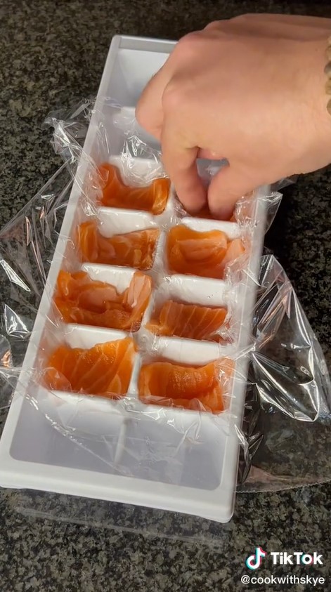 Trik cepat buat sushi dalam jumlah banyak, bisa pakai cetakan es batu