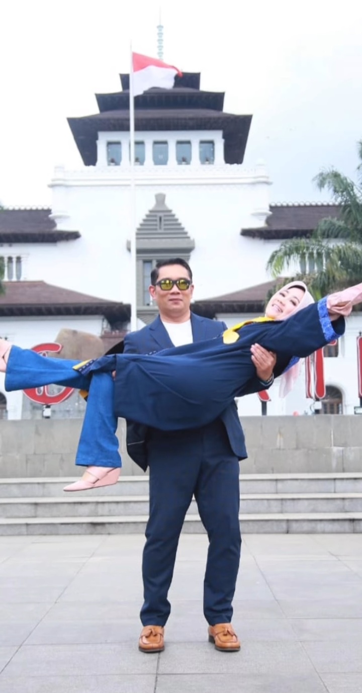 Potret Atalia Praratya istri Ridwan Kamil wisuda Instagram