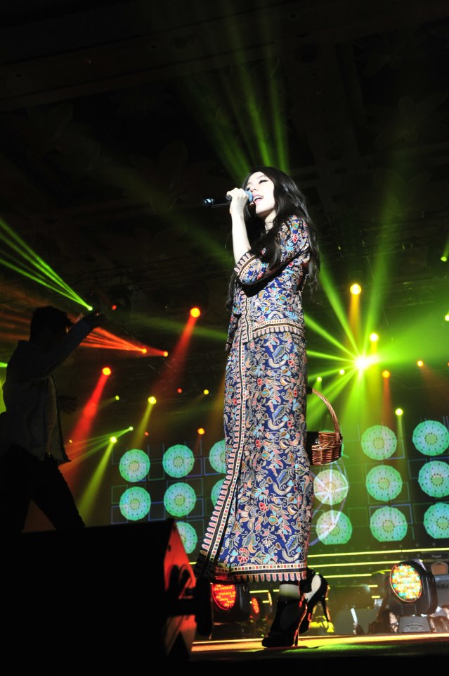 Idol K-Pop pakai batik istimewa Idol K-Pop pakai batik istimewa