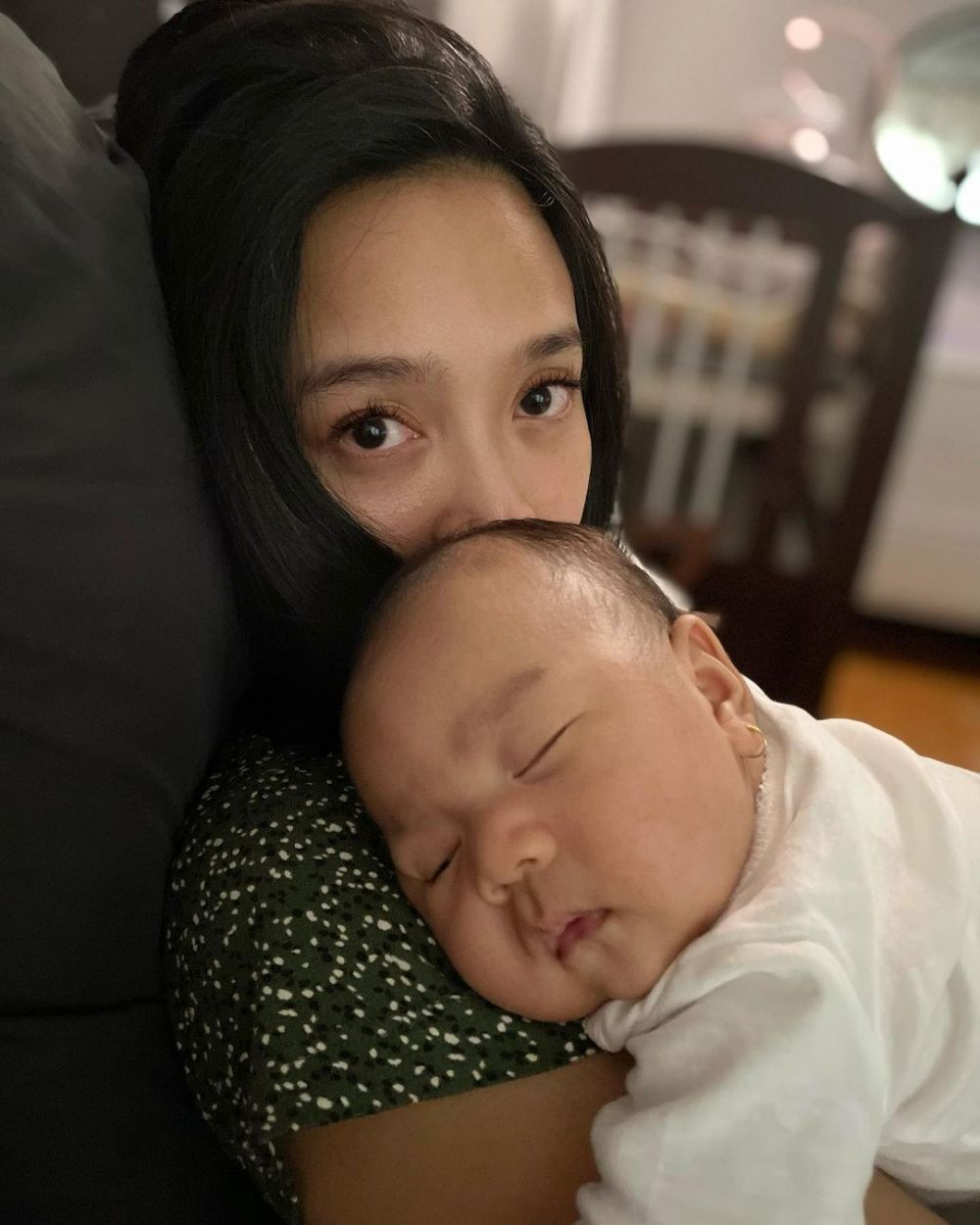 13 Tahun menanti anak, 9 potret telatennya Dea Ananda momong buah hati berbagai sumber