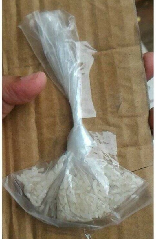 cara bungkus paketan nyeleneh © berbagai sumber