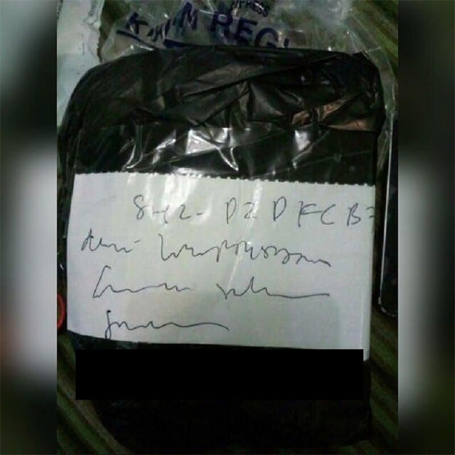 cara bungkus paketan nyeleneh © berbagai sumber