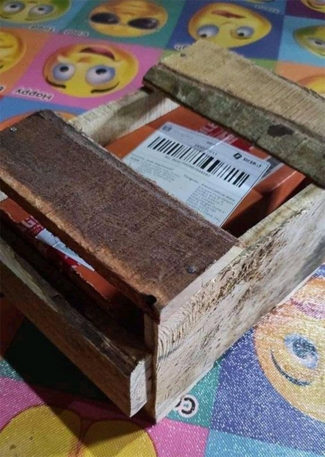 cara bungkus paketan nyeleneh © berbagai sumber