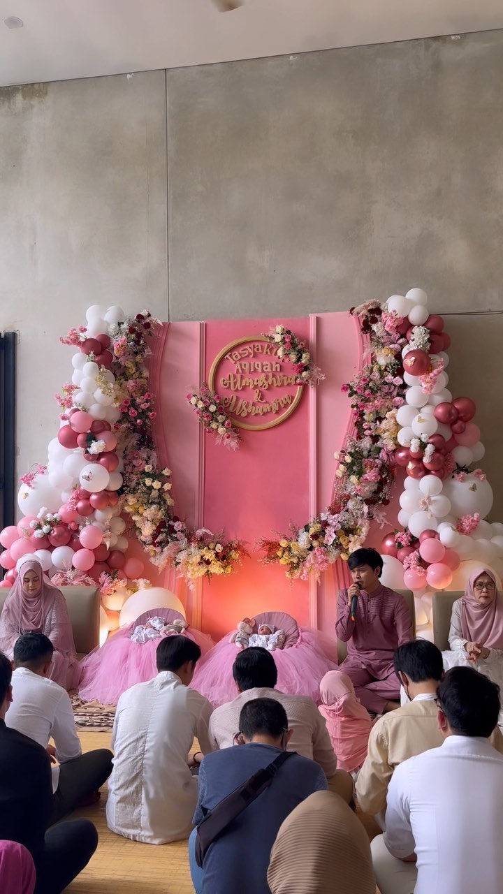 Momen akikah anak kembar Anisa Rahma © Instagram Momen akikah anak kembar Anisa Rahma © Instagram