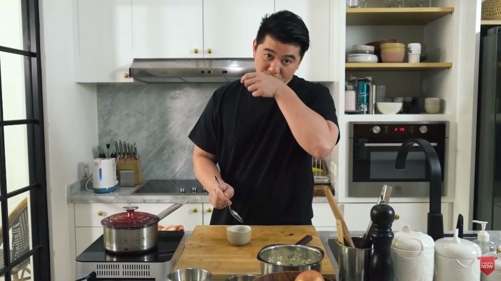 Tak banyak yang tahu, ini trik mencicipi rasa masakan ala Chef Arnold