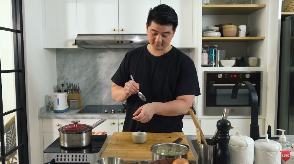 Tak banyak yang tahu, ini trik mencicipi rasa masakan ala Chef Arnold