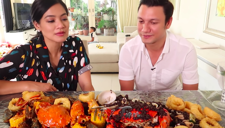 10 Menu mukbang Titi Kamal ini bervariasi dan bikin ngiler