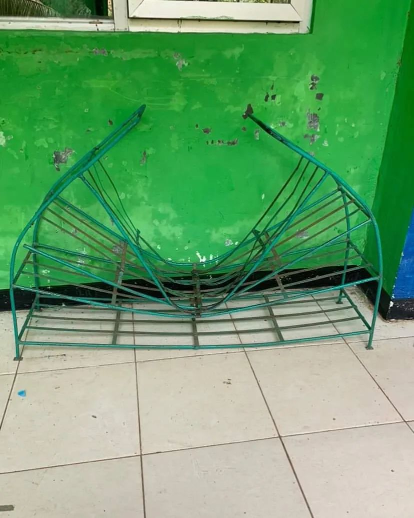 Momen apes barang rusak © 2022 berbagai sumber