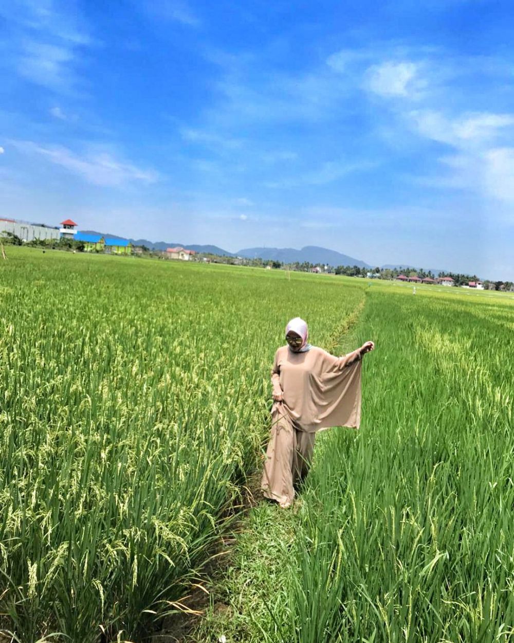 Pesona Yuni Shara saat berhijab © Instagram