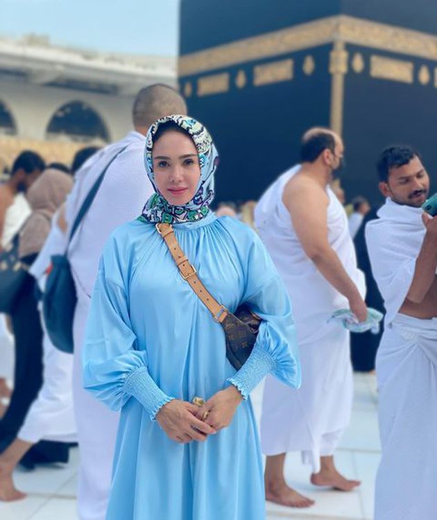 Pesona Yuni Shara saat berhijab © Instagram